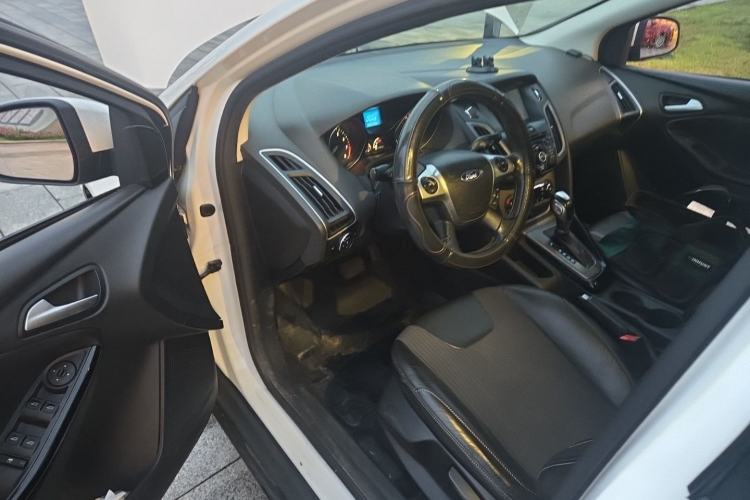 Used Ford Focus 2012 Hatchback 1.6L Automatic Fashion Edition Driver Seat