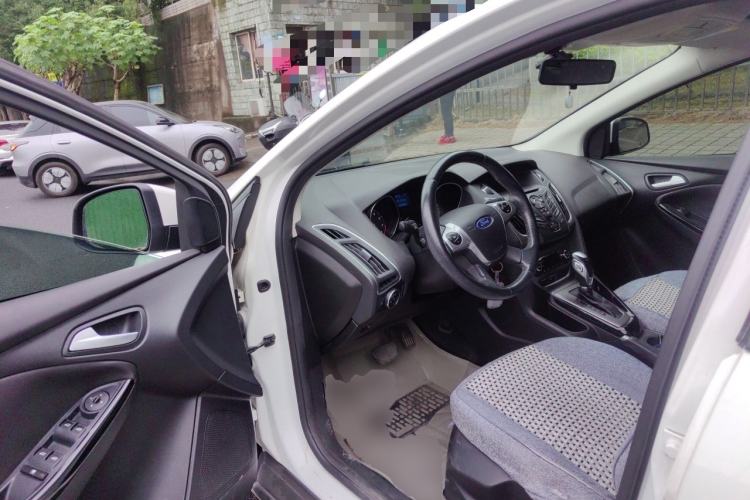 Used Ford Focus 2012 Hatchback 1.6L Automatic Fashion Edition Driver Seat