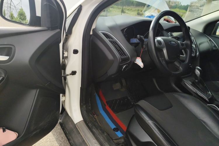 Used Ford Focus 2012 Hatchback 1.6L Automatic Fashion Edition Driver Seat
