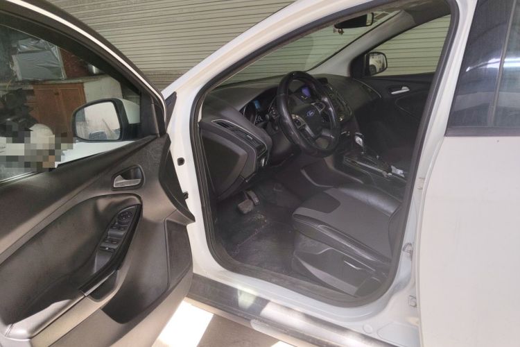 Used Ford Focus 2012 Sedan 1.6L Automatic Fashion Edition Driver Seat