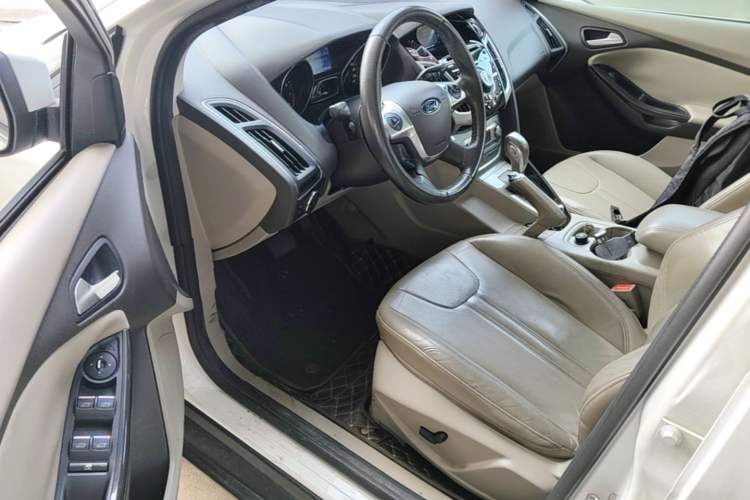 Used Ford Focus 2012 Sedan 2.0L Automatic Flagship Model Driver Seat
