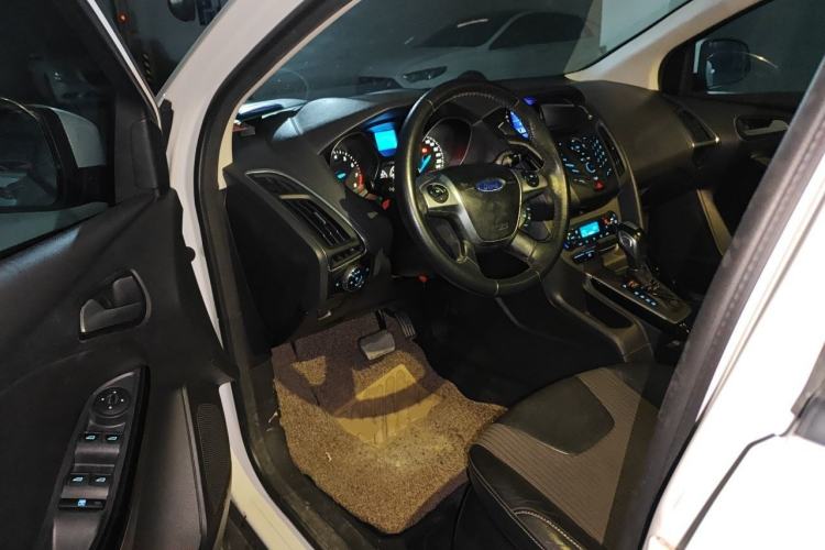 Used Ford Focus 2012 Sedan 1.6L Automatic Fashion Edition Driver Seat