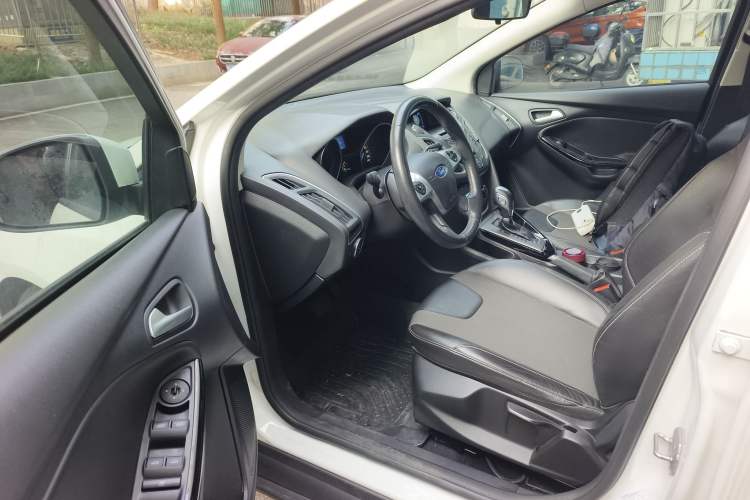 Used Ford Focus 2012 Hatchback 1.6L Automatic Fashion Edition Driver Seat