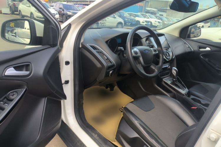 Used Ford Focus 2012 Hatchback 1.6L Automatic Fashion Edition Driver Seat
