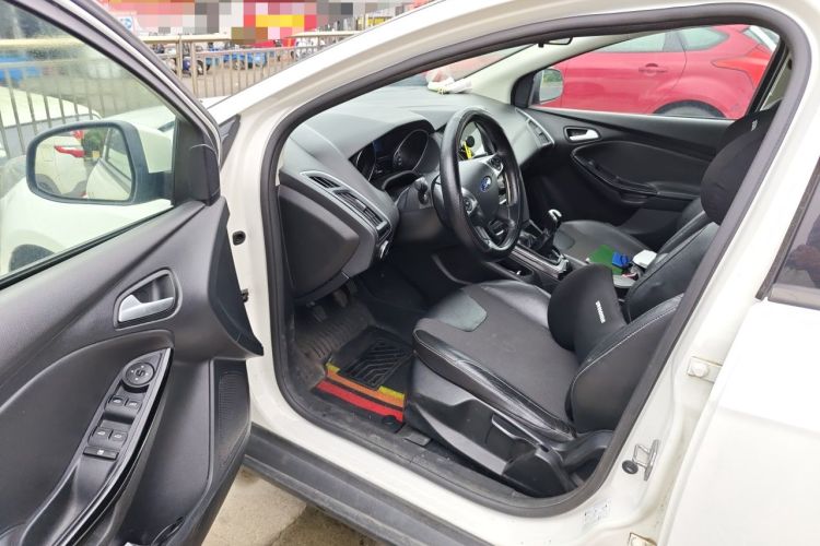 Used Ford Focus 2012 Sedan 1.6L Manual Fashion Edition Driver Seat