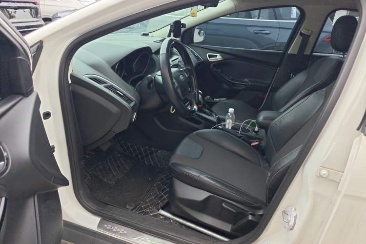 Used Ford Focus 2012 Sedan 1.6L Automatic Fashion Edition Driver Seat