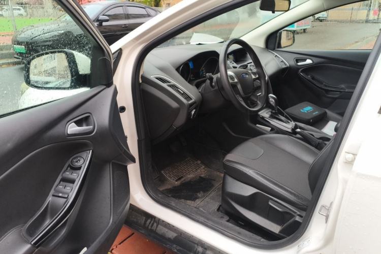 Used Ford Focus 2012 Hatchback 1.6L Automatic Fashion Edition Driver Seat