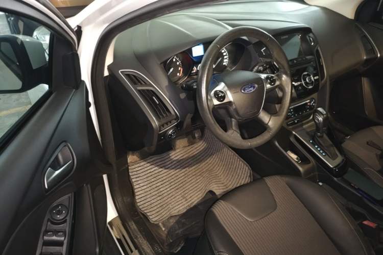 Used Ford Focus 2012 Hatchback 1.6L Automatic Fashion Edition Driver Seat