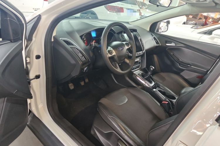 Used Ford Focus 2012 Sedan 1.6L Manual Fashion Edition Driver Seat