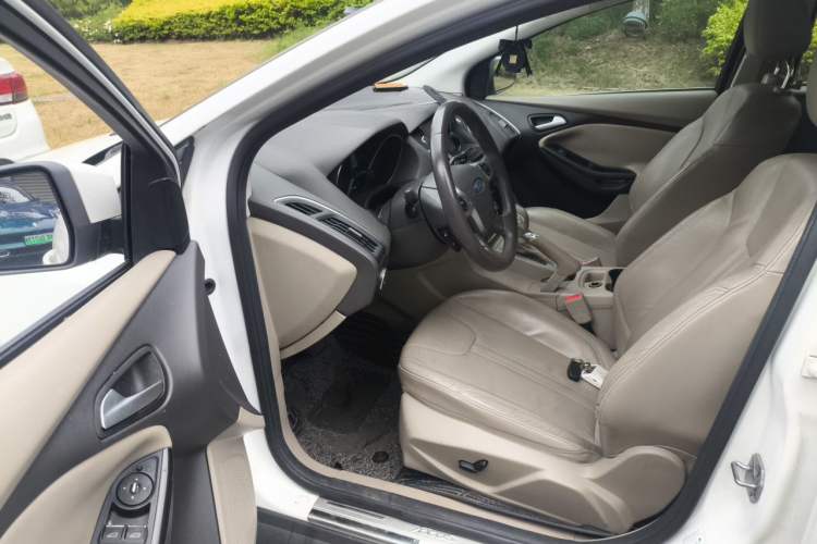 Used Ford Focus 2012 Sedan 2.0L Automatic Flagship Model Driver Seat