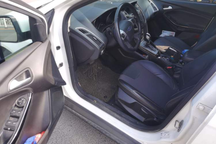 Used Ford Focus 2012 Sedan 1.6L Automatic Fashion Edition Driver Seat