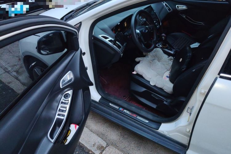 Used Ford Focus 2012 Hatchback 1.6L Automatic Fashion Edition Driver Seat
