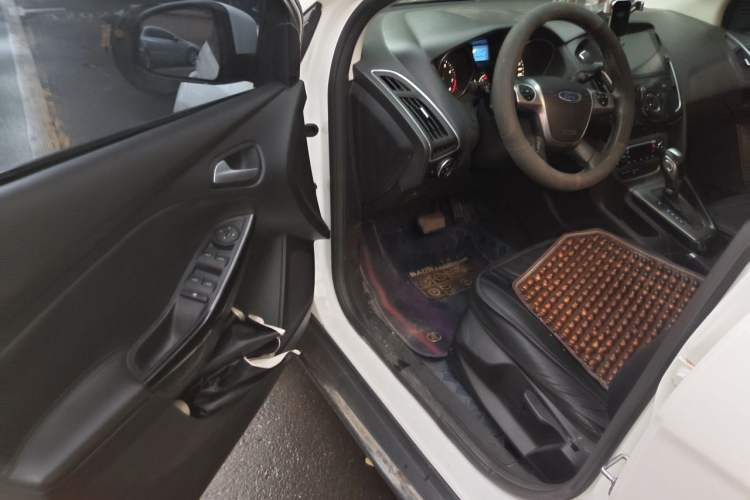 Used Ford Focus 2012 Sedan 1.6L Automatic Fashion Edition Driver Seat