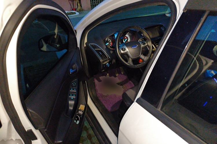 Used Ford Focus 2012 Sedan 1.6L Manual Fashion Edition Driver Seat