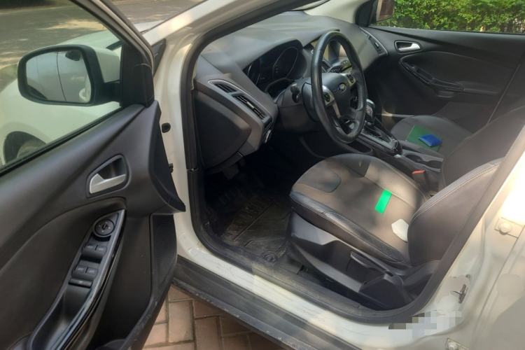 Used Ford Focus 2012 Hatchback 1.6L Automatic Fashion Edition Driver Seat