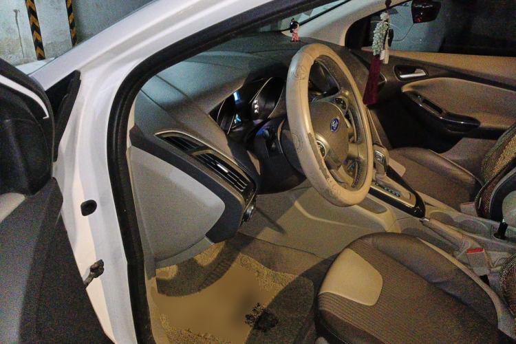 Used Ford Focus 2012 Sedan 1.6L Automatic Fashion Edition Driver Seat