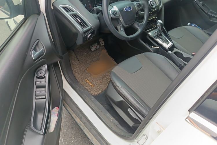Used Ford Focus 2012 Hatchback 1.6L Automatic Fashion Edition Driver Seat