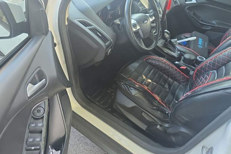 Used Ford Focus 2012 Hatchback 1.6L Automatic Fashion Edition Driver Seat