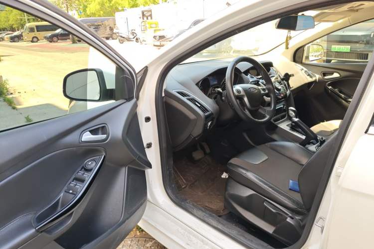 Used Ford Focus 2012 Hatchback 2.0L Automatic Luxury Sport Model Driver Seat