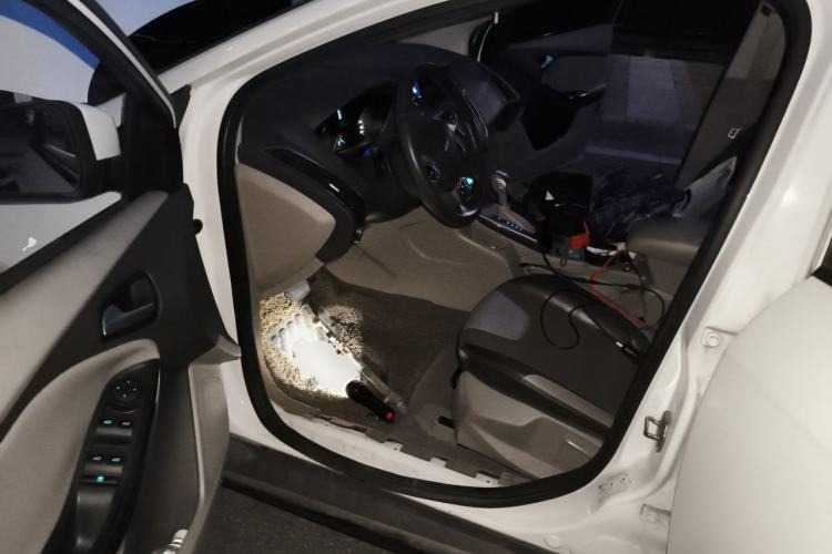 Used Ford Focus 2012 Hatchback 1.6L Automatic Fashion Edition Driver Seat