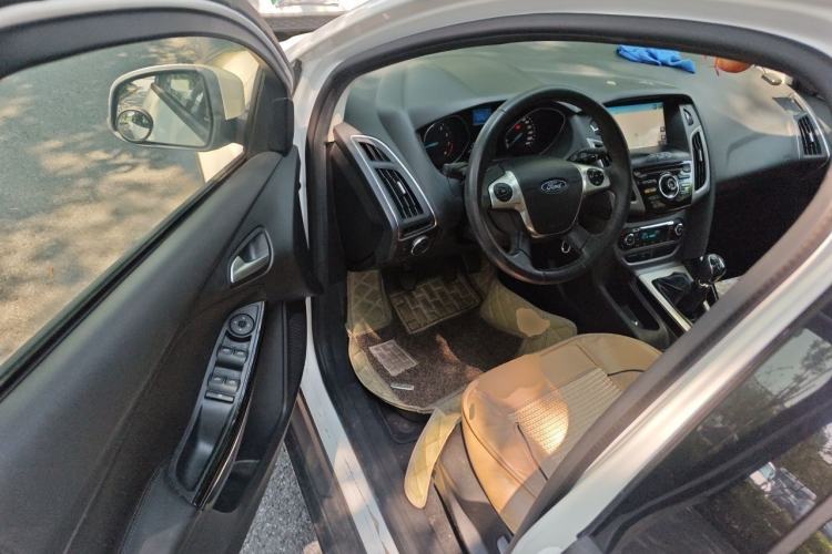 Used Ford Focus 2012 Sedan 1.6L Manual Fashion Edition Driver Seat