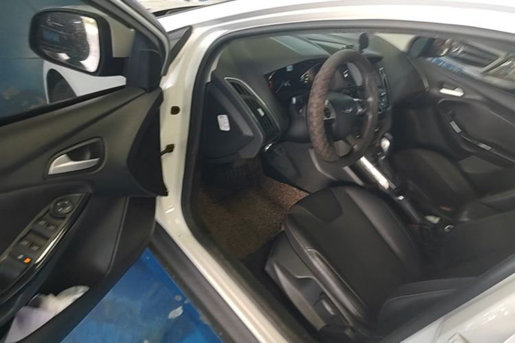 Used Ford Focus 2012 Hatchback 1.6L Automatic Fashion Edition Driver Seat