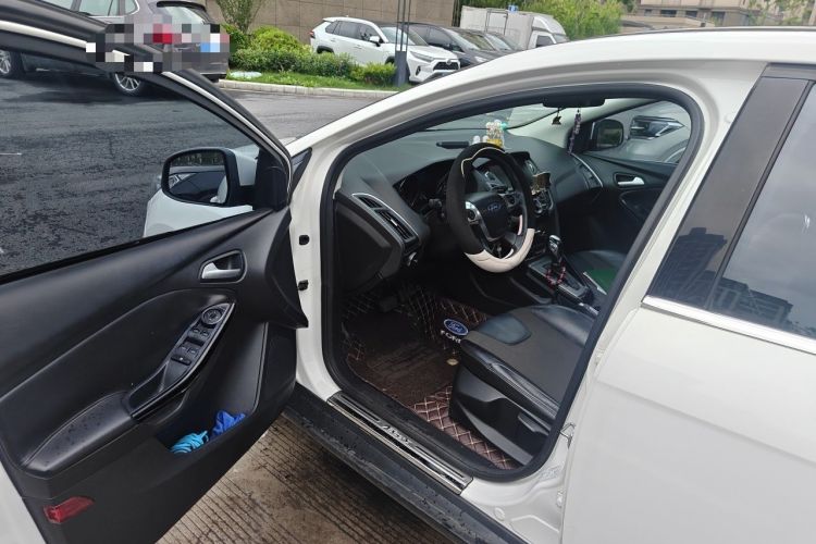 Used Ford Focus 2012 Hatchback 1.6L Automatic Fashion Edition Driver Seat