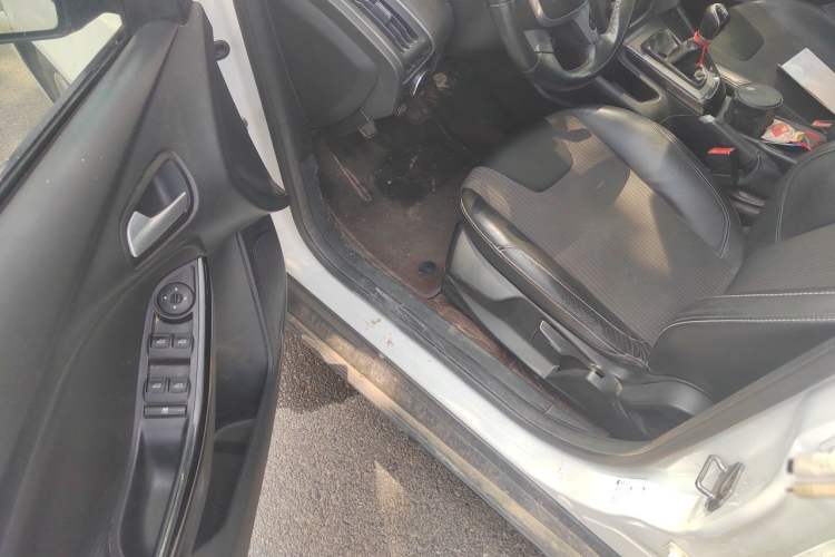 Used Ford Focus 2012 Sedan 1.6L Manual Fashion Edition Driver Seat