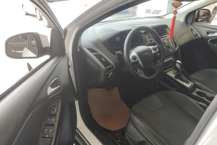 Used Ford Focus 2012 Sedan 1.6L Automatic Fashion Edition Driver Seat
