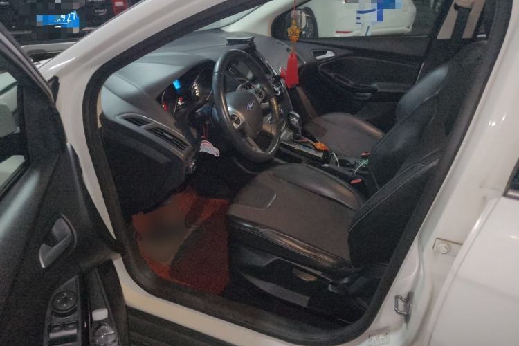 Used Ford Focus 2012 Hatchback 1.6L Automatic Fashion Edition Driver Seat