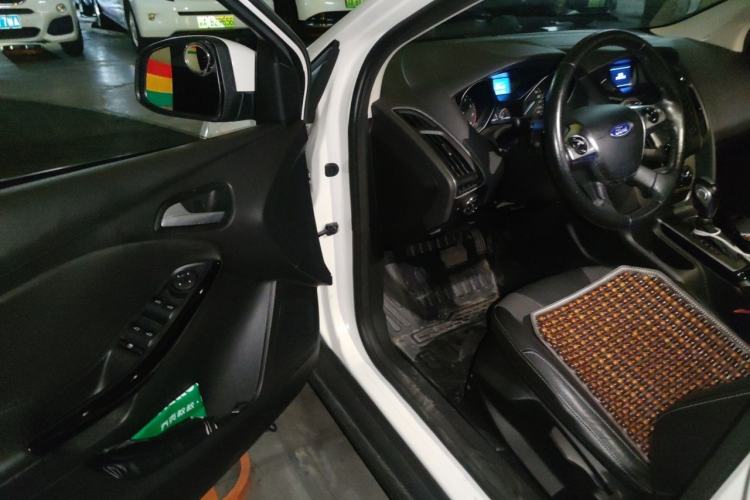 Used Ford Focus 2012 Sedan 1.6L Automatic Fashion Edition Driver Seat
