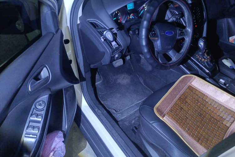 Used Ford Focus 2012 Sedan 1.6L Automatic Fashion Edition Driver Seat