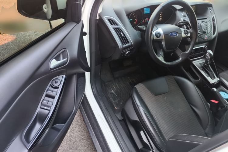 Used Ford Focus 2012 Sedan 1.6L Automatic Fashion Edition Driver Seat