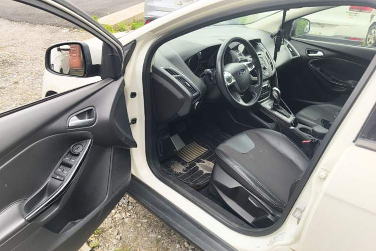 Used Ford Focus 2012 Sedan 1.6L Automatic Fashion Edition Driver Seat