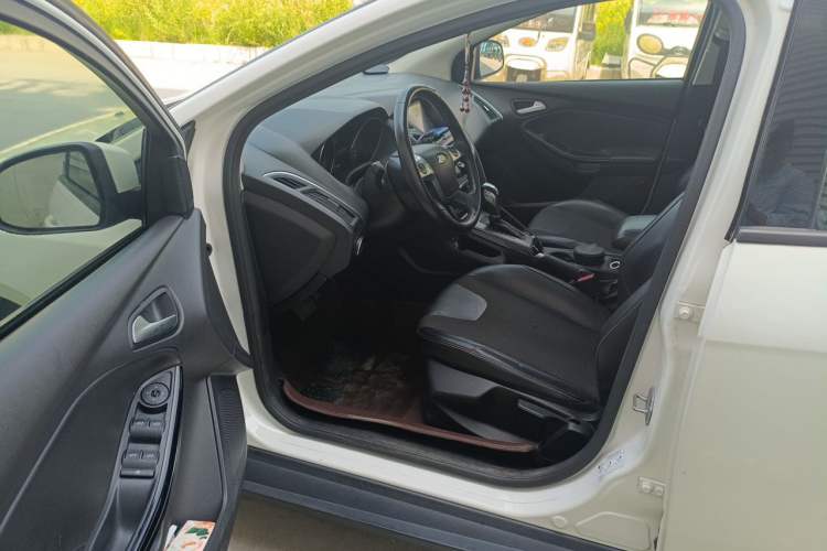 Used Ford Focus 2012 Hatchback 1.6L Automatic Fashion Edition Driver Seat