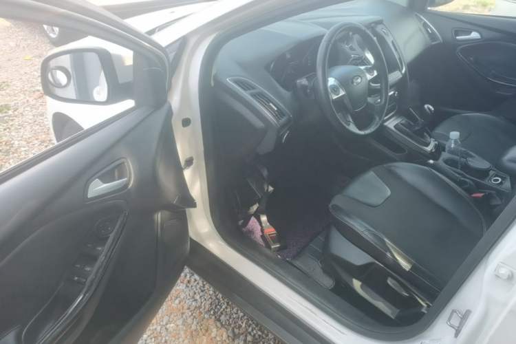 Used Ford Focus 2012 Hatchback 1.6L Manual Fashion Edition Driver Seat