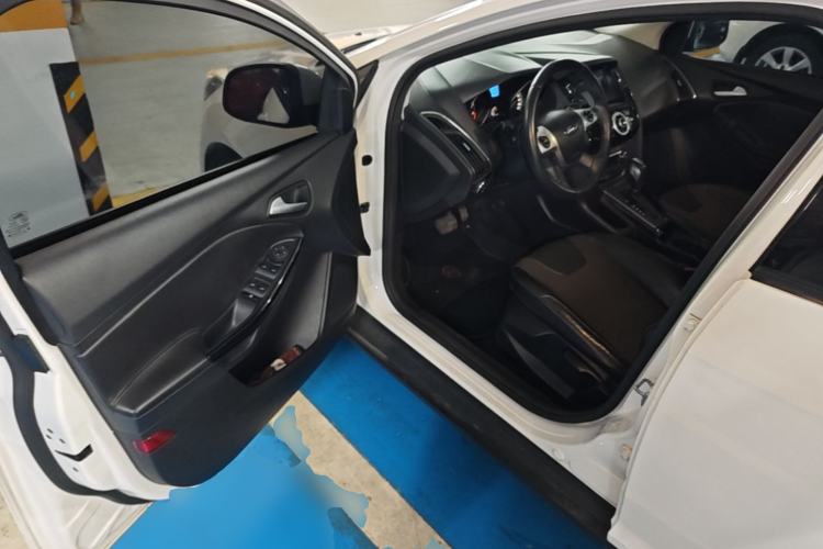 Used Ford Focus 2012 Hatchback 1.6L Automatic Fashion Edition Driver Seat