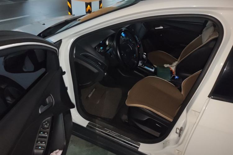 Used Ford Focus 2012 Sedan 1.6L Automatic Fashion Edition Driver Seat