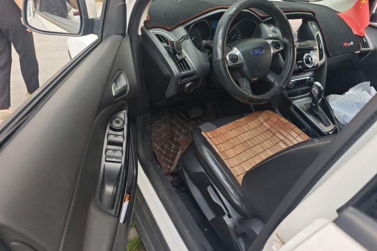 Used Ford Focus 2012 Hatchback 1.6L Automatic Fashion Edition Driver Seat