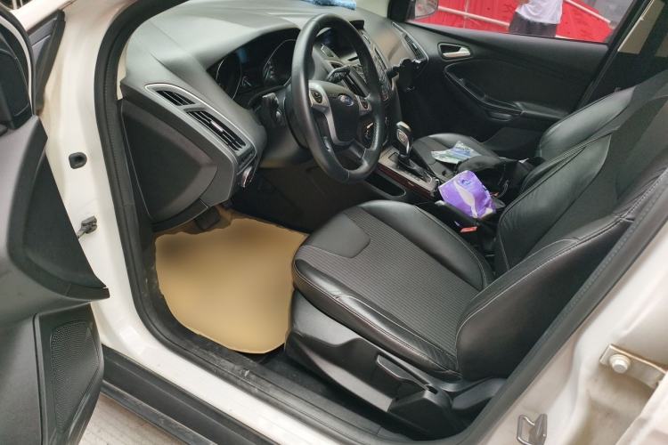 Used Ford Focus 2012 Sedan 1.6L Automatic Fashion Edition Driver Seat