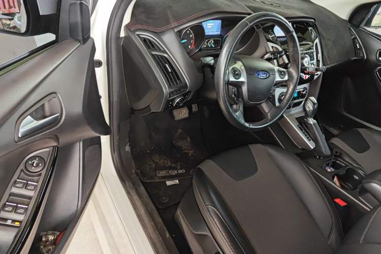Used Ford Focus 2012 Hatchback 2.0L Automatic Luxury Sport Model Driver Seat