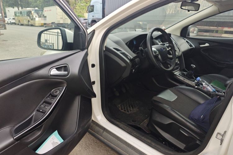 Used Ford Focus 2012 Hatchback 1.6L Manual Fashion Edition Driver Seat