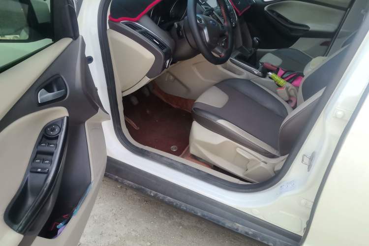 Used Ford Focus 2012 Hatchback 1.6L Manual Fashion Edition Driver Seat