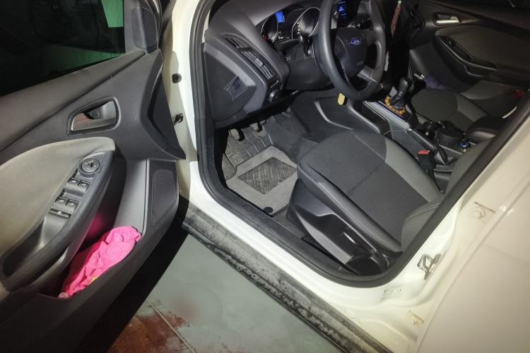 Used Ford Focus 2012 Hatchback 1.6L Manual Comfort Model Driver Seat