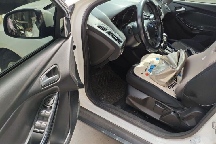 Used Ford Focus 2012 Hatchback 1.6L Automatic Fashion Edition Driver Seat