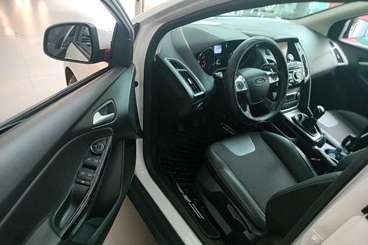 Used Ford Focus 2012 Hatchback 1.6L Manual Fashion Edition Driver Seat