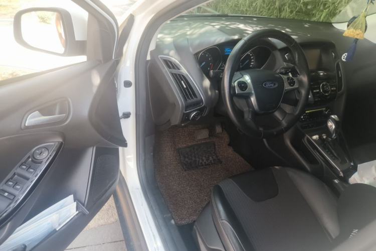 Used Ford Focus 2012 Sedan 1.6L Automatic Fashion Edition Driver Seat