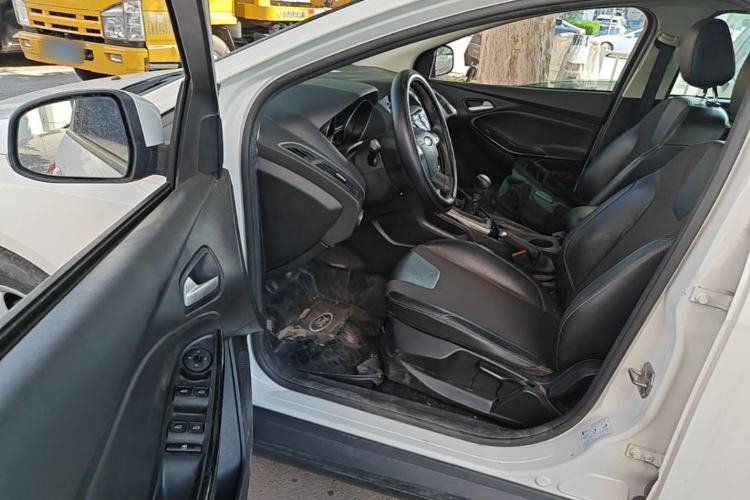 Used Ford Focus 2012 Sedan 1.6L Manual Fashion Edition Driver Seat