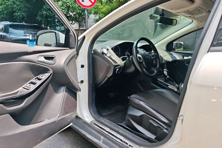 Used Ford Focus 2012 Sedan 1.6L Automatic Fashion Edition Driver Seat