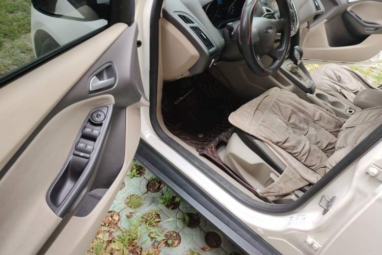 Used Ford Focus 2012 Sedan 1.6L Automatic Comfort Model Driver Seat
